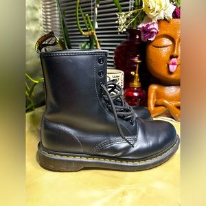Dr. Marten 1460 Smooth Leather Boot